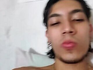 latino sexy se masturba en cam